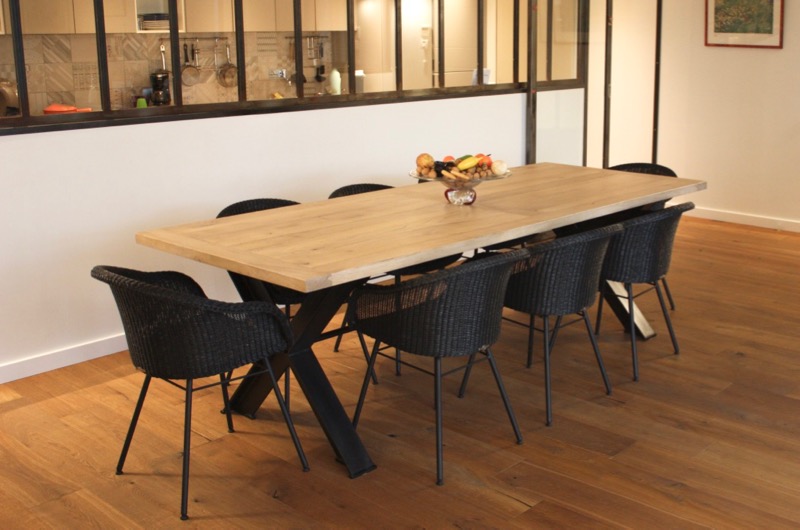 Table de salle à manger sur mesure avec plateau en bois
